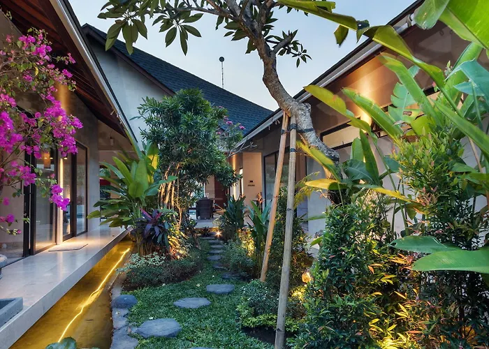 Karang Berawa Villa *